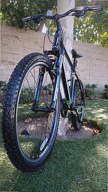 2012 Giant Revel 2, Mtn Bike, Black/Silver, L Frame, 26"x2.1" Wheels, Cantilever