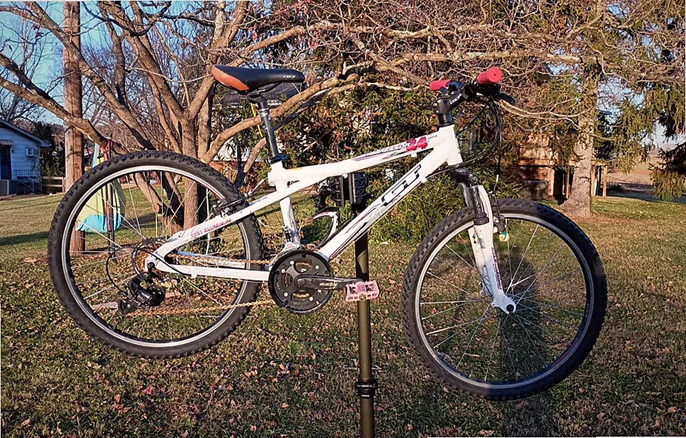 GT AGGRESSOR 24 Youth Mountain Bike - 14" Alum Frame - 21 Speed - Kids 24" Wheel